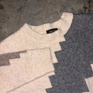 Truth by Republic Cropped Sweater Womens Medium Cream Gray Zig Zag Tight Knit